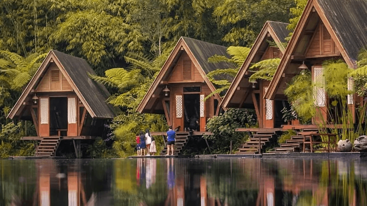 Bamboo cabins on the lake at Dusun Bambu
