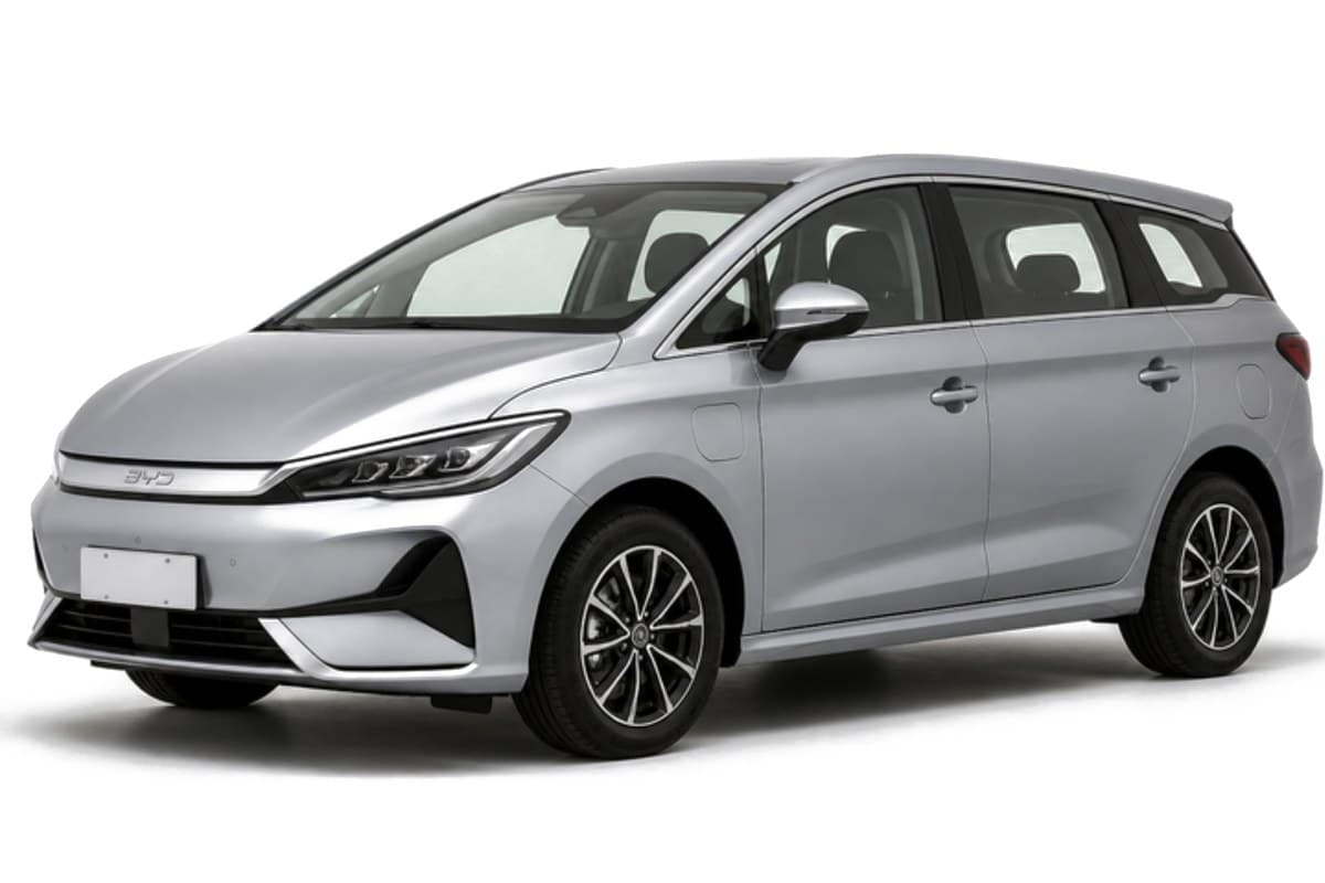 BYD M6